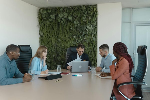 Comment rédiger un accord de confidentialité conforme pour des partenariats d'entreprise internationaux?