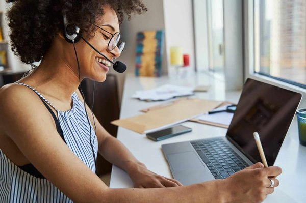 Choisir entre le présentiel et le télétravail : les avantages des deux options