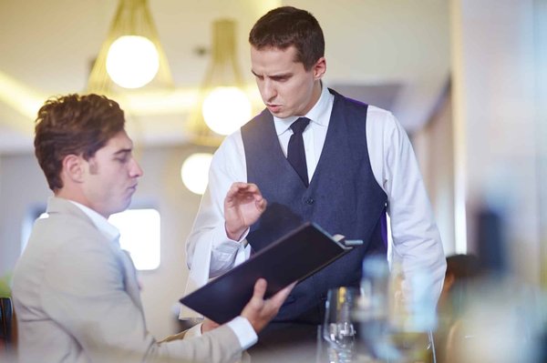 Travailler dans l'hôtellerie et la restauration : quelles sont les compétences techniques requises ?