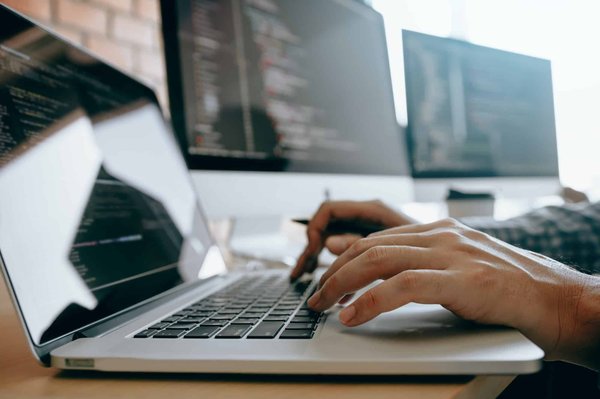 Avantages de collaborer avec une agence web à Nice